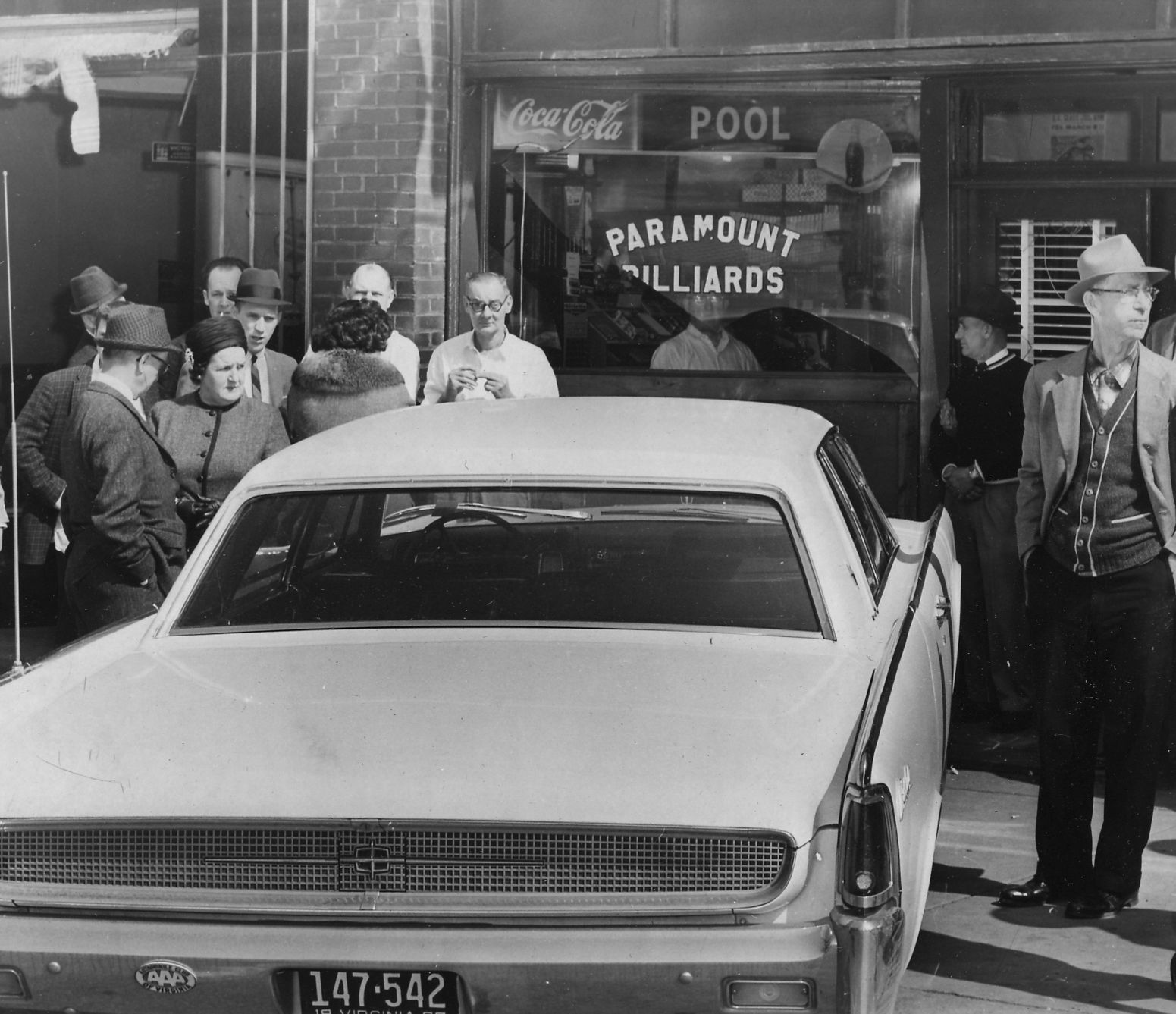 1963-03-15 Bank one sedan in side pocket